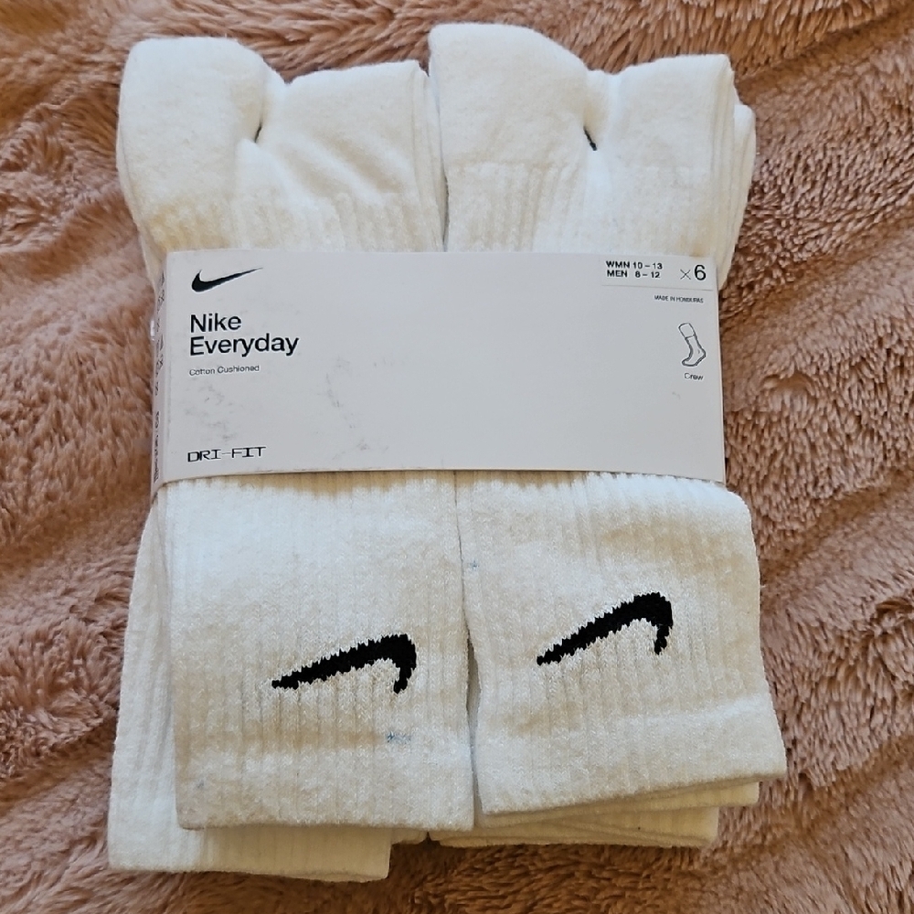 Nike White Cushioned Athletic Socks with Iconic Swoosh